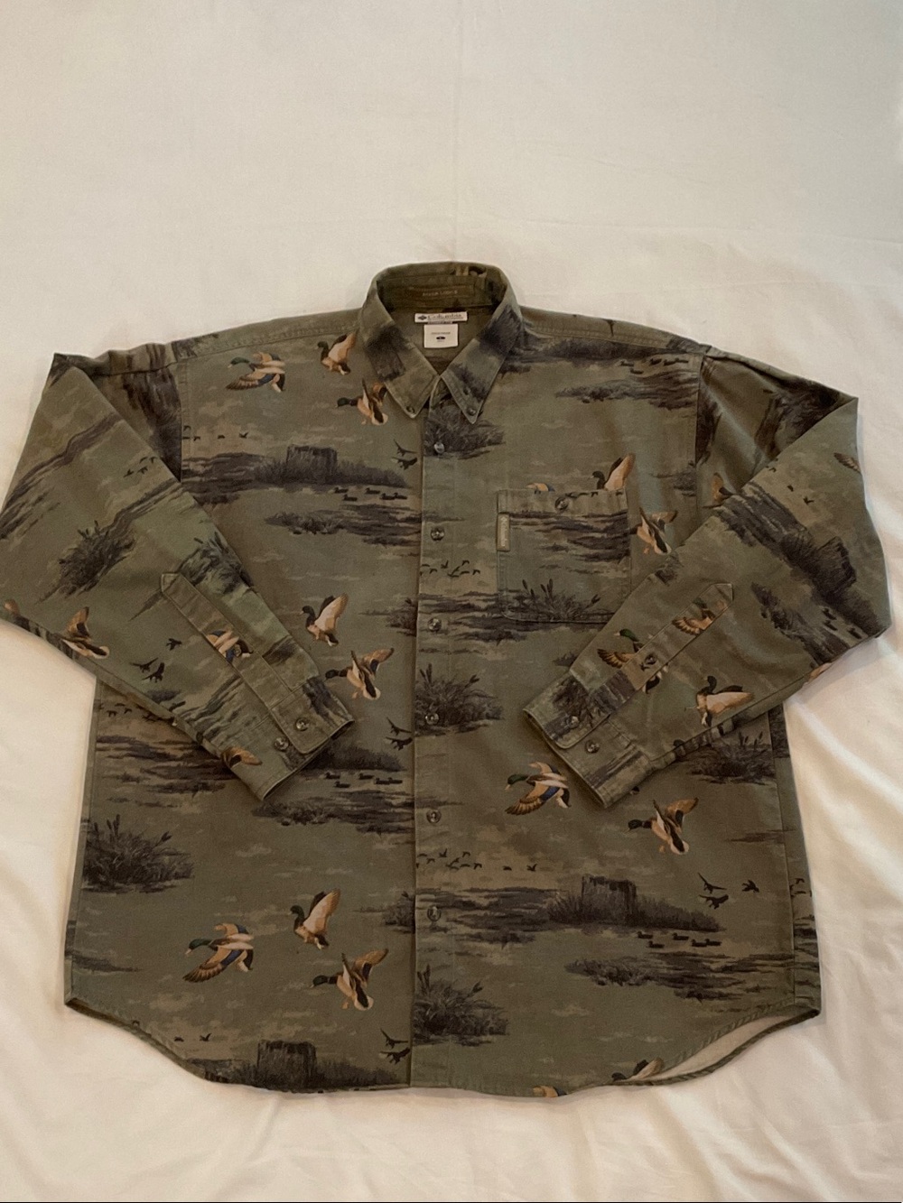 Vintage Columbia River Lodge Mallard Duck All-Over Print Men’s Shirt. Size L